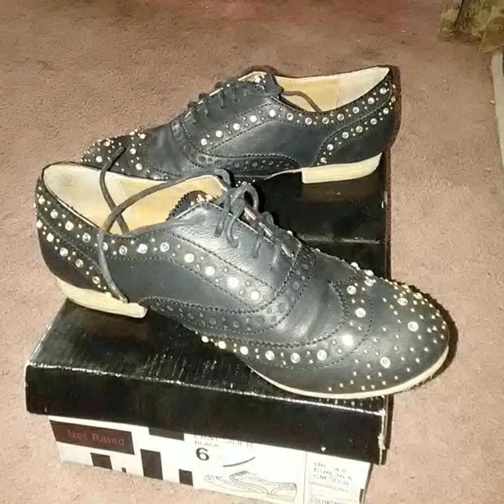 Shoes - Picture 2 of 4